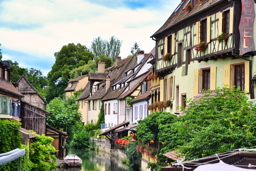 Village alsacien colore et paisible pour des vacances famille en ete